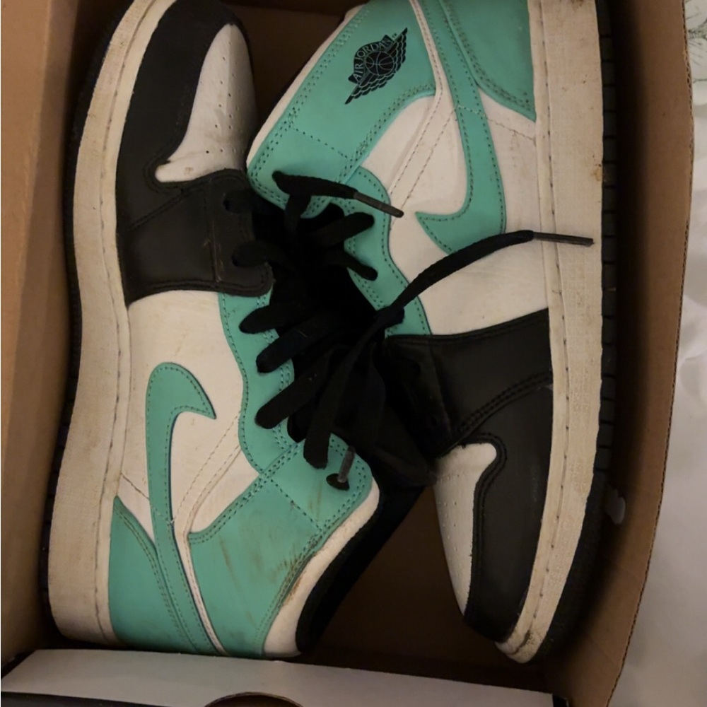 jordan high top nike sneakers